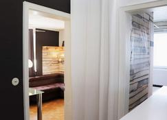 Chalet Ambiente In Munich With Perfect Connection To The Motorway And S-Bahn - Graefelfing - Bedroom