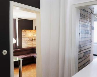 Chalet Ambiente In Munich With Perfect Connection To The Motorway And S-Bahn - Graefelfing - Bedroom