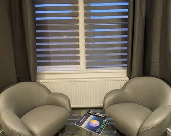 Hotel 33 - Blackpool - Living room