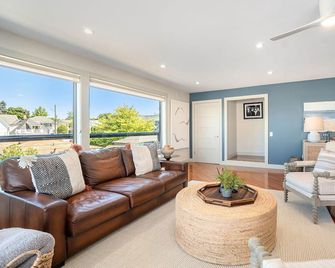 Out of the Blue - Luxury 5500 sq ft home on North Beach - South Haven - Wohnzimmer