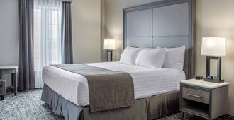 Chateau Moncton, Trademark Collection by Wyndham - Moncton - Bedroom