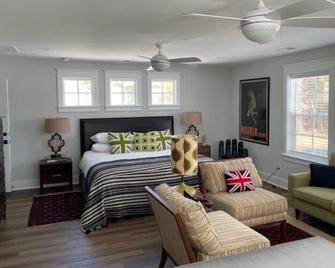 Carriage House with View - Mount Pleasant - Bedroom