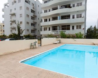 Andreas City Pool Apartment - Larnaca - Pool