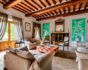 Villa just 14 km to Florence, 8 bedrooms. Garden, private pool and Wi-Fi! - Rignano sull'Arno - Soggiorno