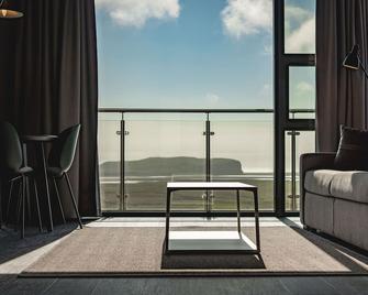 Black Beach Suites - Vik - Balkon