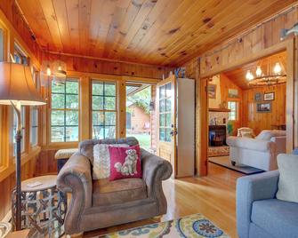 Lakefront Cabin with Private Dock and Fire Pit! - Minocqua - Living room