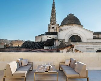 Hôtel de Tourrel, Saint Rémy de Provence, a Member of Design Hotels - סן-רמי דה-פרובאנס - מרפסת