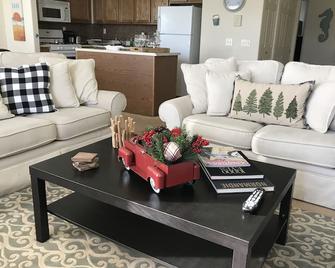 \'Seaside Nest\' - Rockaway Beach, Ny - On Beach Block - Inwood - Sala de estar