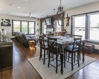 Bison Flat - Redefined Urban Luxury - Tulsa - Dining room