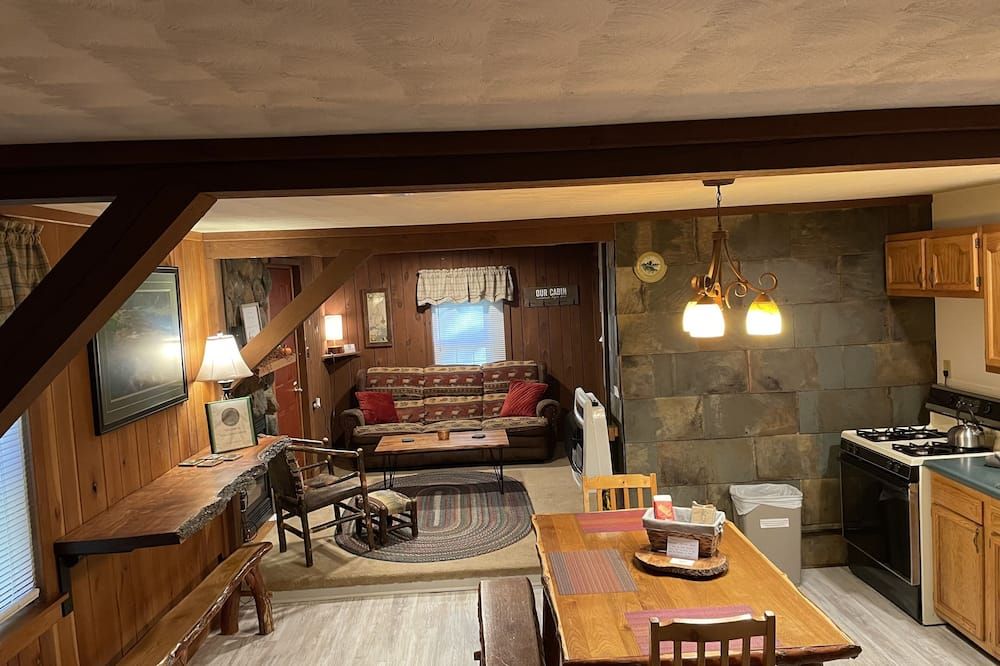 Cozy Cabin Near Cook Forest and Clear Creek State Parks