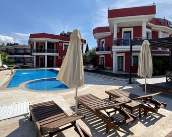 Cilek Butik Hotel - Cesme - Piscina
