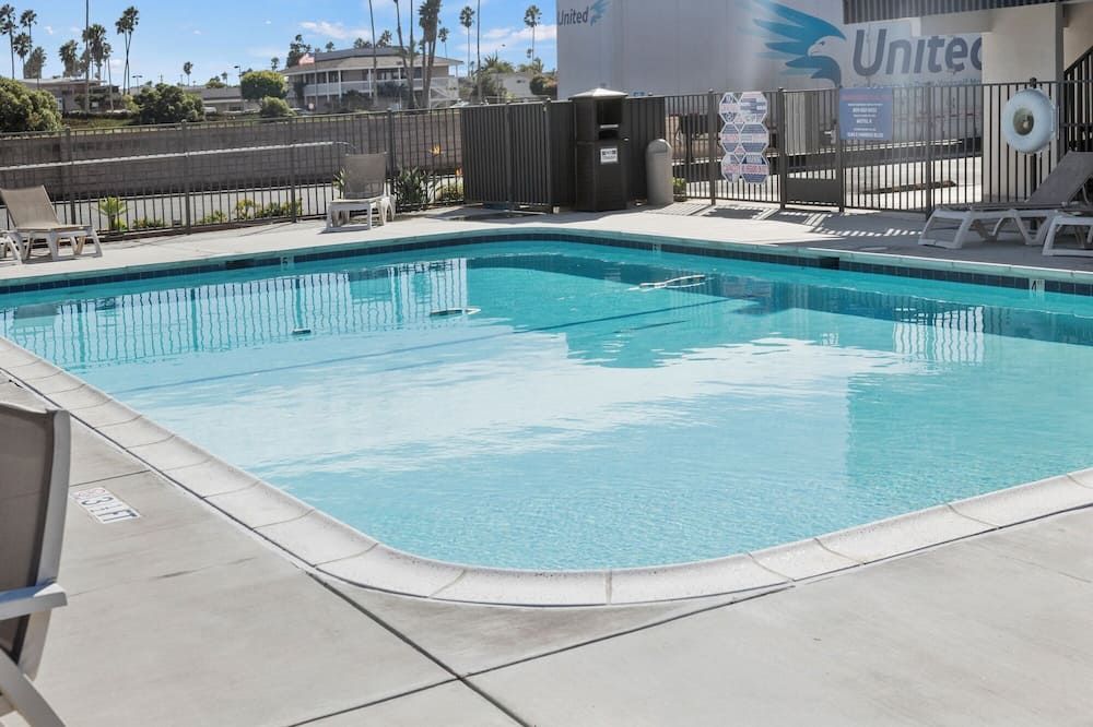 Motel 6-Ventura, Ca - Beach - נטורה - בריכה