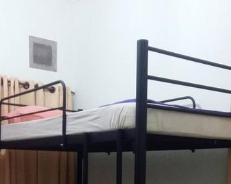 Morotai Camp - 4 Bed Mixed Dorm W.Ac (En-Suit) - Denpasar - Camera da letto
