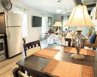 Lovely 2-bedroom house with AC in charming Chipley. - Chipley