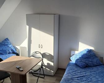 Centralsuites Duisburg - Shower, Livingroom & Wifi - Duisburgo - Habitación