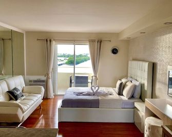 Modern waterfront apartment with Miami Skyline view, free parking 5 mins drive to Miami Beach - Miami Beach - Salon