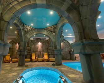 Latar Hotel Complex - Erevan - Piscine