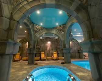 Latar Hotel Complex - ירבאן - בריכה