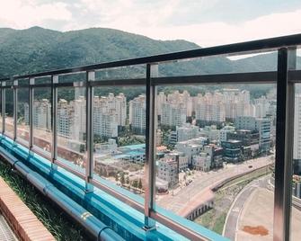 Geoje Leein Stay Hotel - Geoje - Balkon