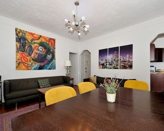 Midtown West Furnished 3 Bedroom Apartment - New York - Dining room