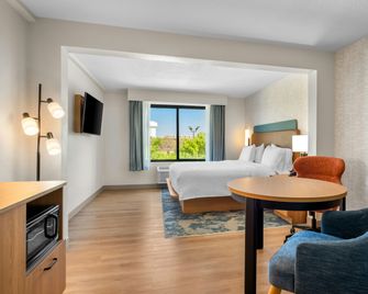 Hampton Inn by Hilton Addison Dallas - Addison - Sovrum