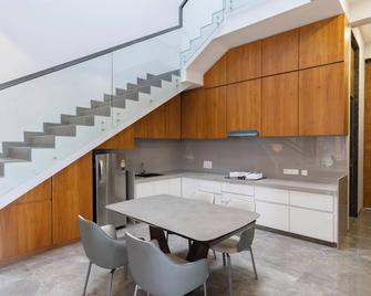 Luxurious 3bhk Fully Furnished Duplex Villa - Vadodara - Cuisine