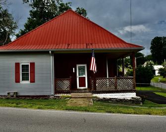 5-minute walk to the Square or JD Distillery; 15-minute drive to Tim's Ford Lake - Lynchburg - Edificio