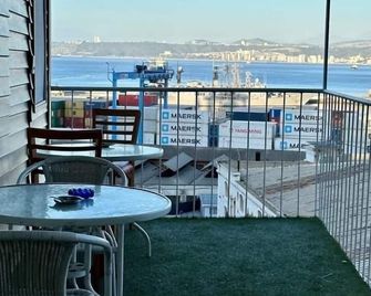 Hostal Recuerdos de Familia - Valparaíso - Balcón