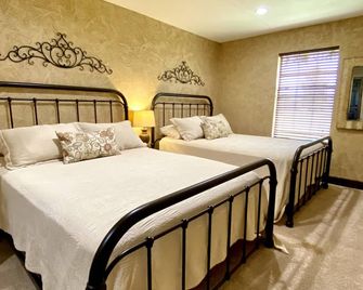 Fortunata Winery Casa Piccolo, Cozy 2 Queen Retreat - Aubrey - Bedroom