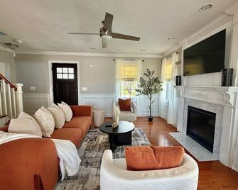 Fifa Ready - Game Room - 25 Mins to Stadium - Cumberland - Living room