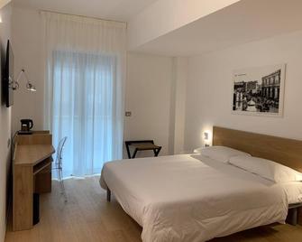 Victor Hotel - בארי - חדר שינה