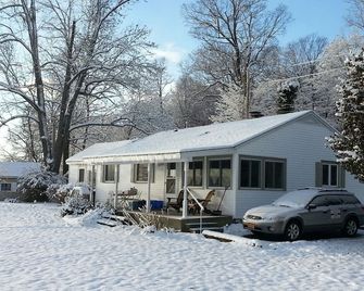 Family friendly, cozy cottage, in midst of Cayuga, Seneca Wine Trails. - Interlaken - Building