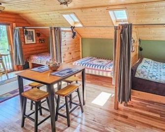 Incredible Guest Suite - Unique Off-Grid Lodging Experience with Sled Dogs in Minnesota - Grand Marais - Bedroom