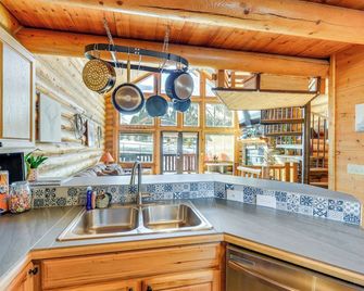 Cozy Mountain Condo Across From Snow King Ski Mtn! - Jackson