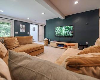 Four bedroom retreat in Vermont's Golden Triangle - Weston - Living room