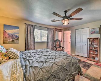1 Mi to Canyon Tours Vibrant Page Paradise! - Page - Bedroom