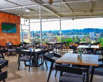 The Hotel Ezri - Meru - Restaurante