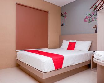 RedDoorz near Java Supermall Semarang - Semarang - Bedroom