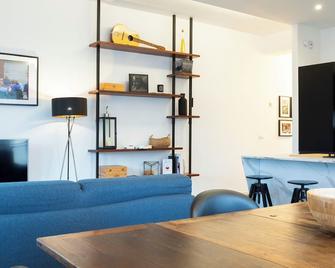 From Ostia Beach to Rome & Airport in a heartbeat! - Lido di Ostia - Dining room