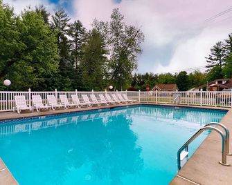 Charming and casual motel in a great location with shared resort amenities - Lincoln - Pool