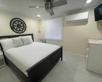 Full Kitchen Private Apartment Bidet in Bt - West Palm Beach - Chambre