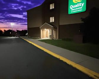 كواليتي إن آند سويتس بوزيمان - بوزيمان - مبنى