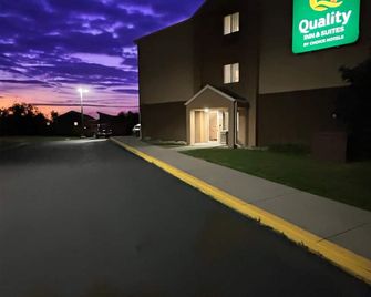 Quality Inn and Suites Bozeman - בוזמן - בניין