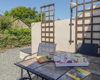 Burham Cottage - Yelverton - Patio