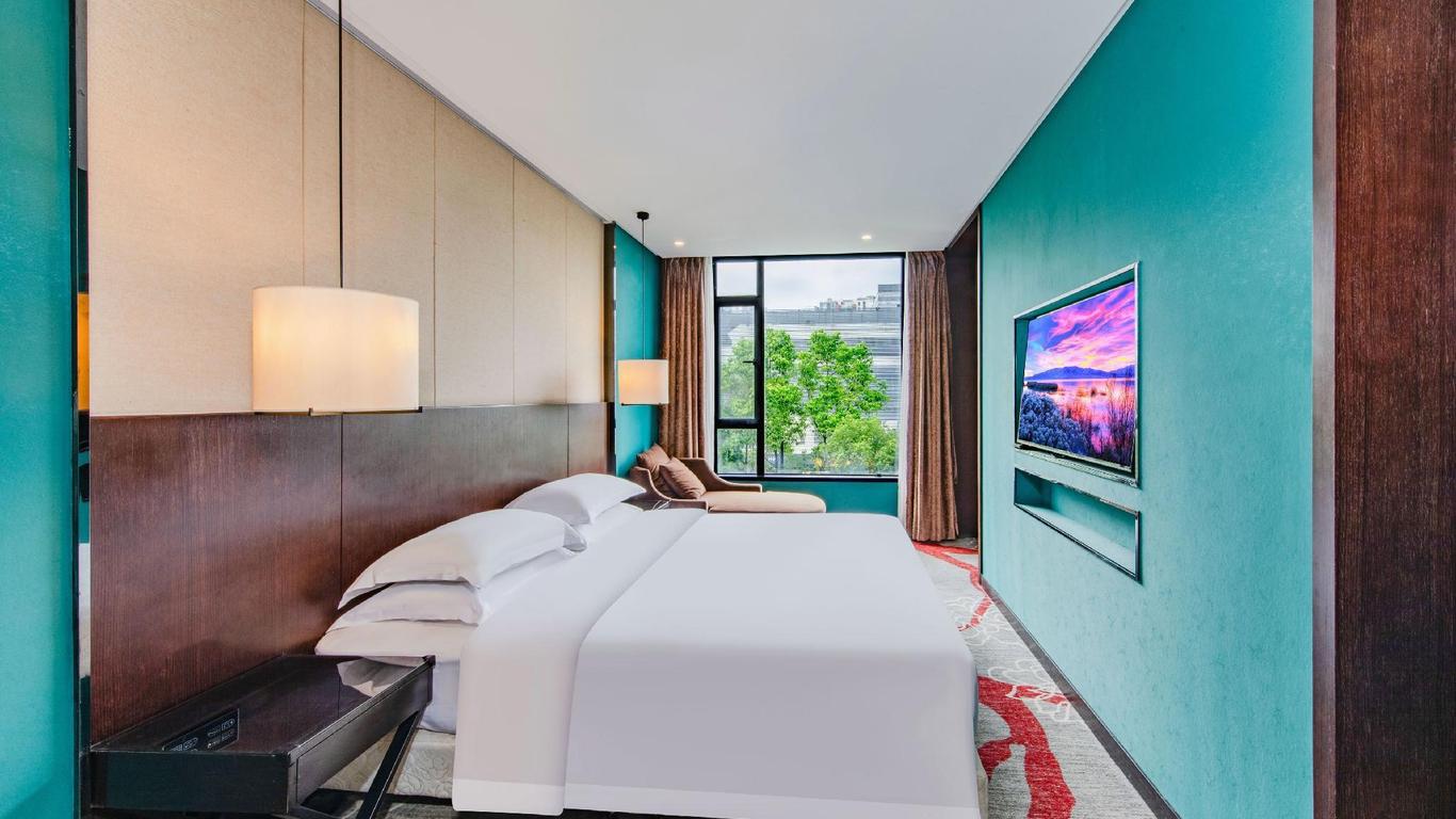 Fan Xi Jing Pin Shang Wu Jiu Dian (Shen Zhen Ban Tian Guang Ya Yuan Di Tie Zhan Dian )