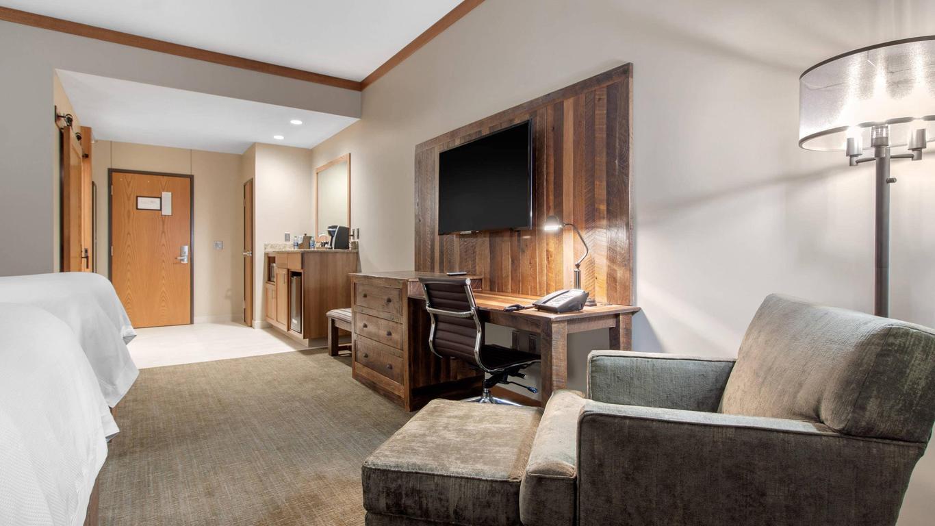 Norfolk Lodge & Suites, an Ascend Collection Hotel