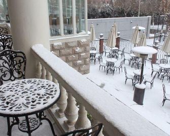 Zanzan Hotel - Yantai - Balkon