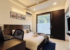 Olive Service Apartments - Artemis - Gurugram - Soverom