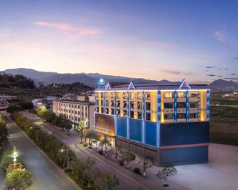 Days Inn by Wyndham Lincang Shuangjiang - Xishuangbanna - Gebäude