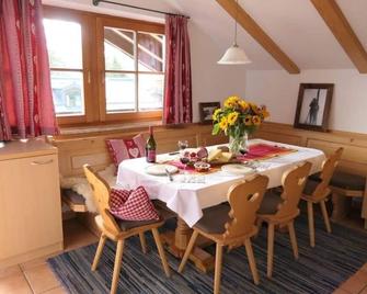 Ski in out! Gemütliche Dachgeschosswohnung - Königsleiten - Essbereich